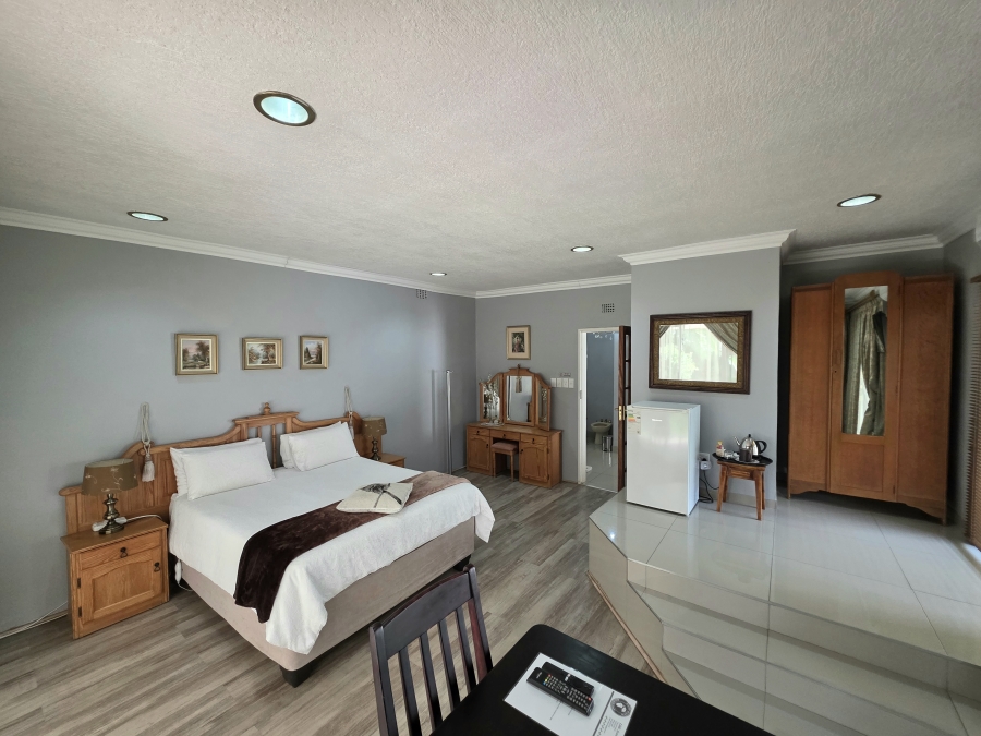 7 Bedroom Property for Sale in Jim Fouchepark Free State